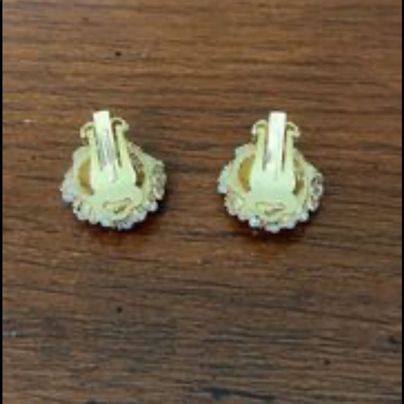 Vintage Goldtone Faux Pearl Button Clip Earrings - Picture 3 of 3